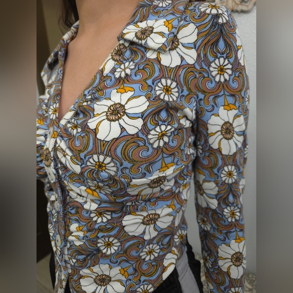 Maeve Blu Motif Floral Button-Up Top - Picture 4 of 12